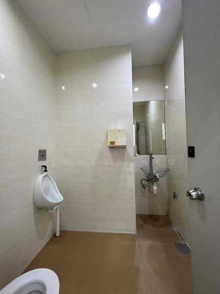 E-Centre @ Redhill, 3791 Jalan Bukit Merah, Alexandra / Commonwealth, 990 sqft, Light Industrial (B1) For Rent, by Kenneth Neo, 500282121 - Bathroom - CommercialGuru.com.sg