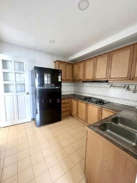 Casa Pasir Ris, 201 Jalan Loyang Besar, Changi Airport / Changi Village, 3 Bedrooms, 1,141 sqft, Condominium For Sale, by Valerie Ong, 500282144 - Kitchen - PropertyGuru.com.sg