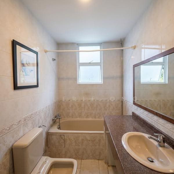 Casa Pasir Ris, 201 Jalan Loyang Besar, Changi Airport / Changi Village, 3 Bedrooms, 1,141 sqft, Condominium For Sale, by Valerie Ong, 500282144 - Master Bathroom - PropertyGuru.com.sg