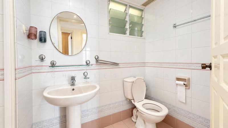 Symphony Heights, 33 Hume Avenue, Clementi Park / Upper Bukit Timah, 3 Bedrooms, 1,346 sqft, Condominium For Sale, by Charles Chua, 500282149 - Bathroom - PropertyGuru.com.sg