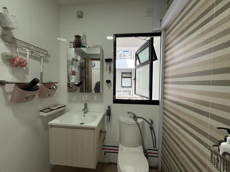 419B Northshore Drive, 419B Northshore Drive, Hougang / Punggol / Sengkang, 1 Bedroom, 506 sqft, HDB Flat For Sale, by Joe Tham, 500282153 - Bathroom - PropertyGuru.com.sg