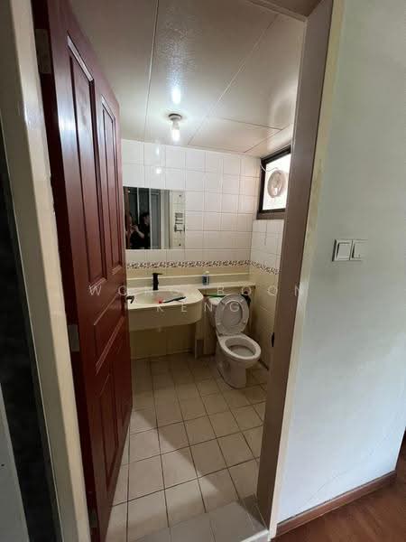 677A Jurong West Street 64, 677A Jurong West Street 64, Boon Lay / Jurong / Tuas, Room Rental, 180 sqft, HDB Flat For Rent, by Wong Boon Keng, 500282162 - Bathroom - PropertyGuru.com.sg
