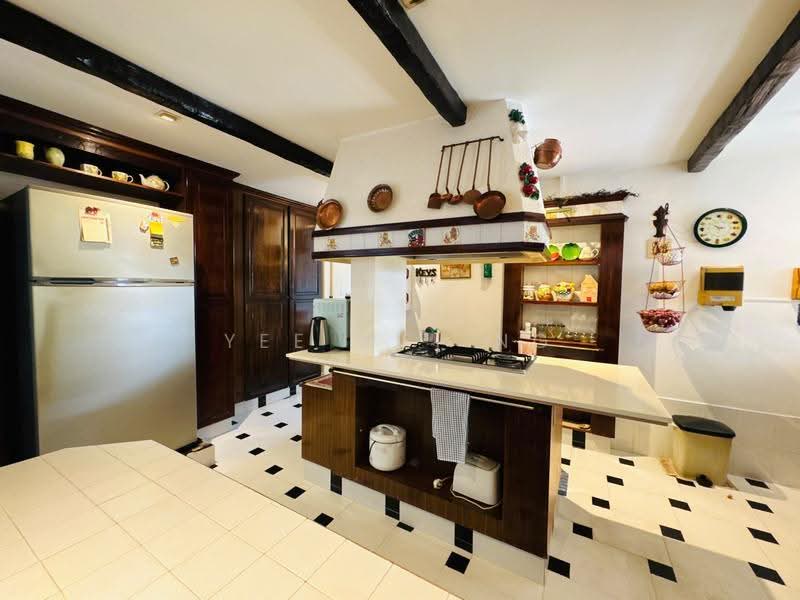 Juicy Plot! Live In Or Rebuild｜自住或重建皆宜 8321.8433, Seletar / Yio Chu Kang, 5 Bedrooms, 5,000 sqft, Semi-Detached House For Sale, by Yee Wei Ng, 500282170 - Kitchen - PropertyGuru.com.sg
