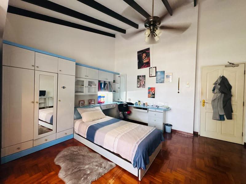 Juicy Plot! Live In Or Rebuild｜自住或重建皆宜 8321.8433, Seletar / Yio Chu Kang, 5 Bedrooms, 5,000 sqft, Semi-Detached House For Sale, by Yee Wei Ng, 500282170 - Bedroom - PropertyGuru.com.sg