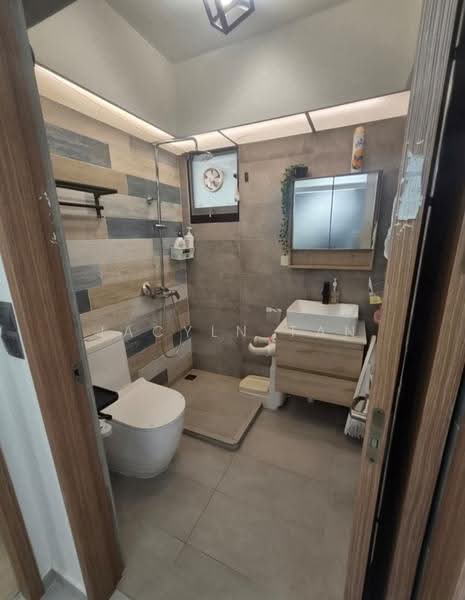 463B Bukit Batok Street 41, 463B Bukit Batok Street 41, Dairy Farm / Bukit Panjang / Choa Chu Kang, 3 Bedrooms, 1,216 sqft, HDB Flat For Sale, by Jacyln Tan, 500282192 - Bathroom - PropertyGuru.com.sg