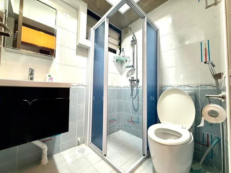 436D Fernvale Road, 436D Fernvale Road, Seletar / Yio Chu Kang, 2 Bedrooms, 743 sqft, HDB Flat For Sale, by Chris Tan, 500282199 - Bathroom - PropertyGuru.com.sg
