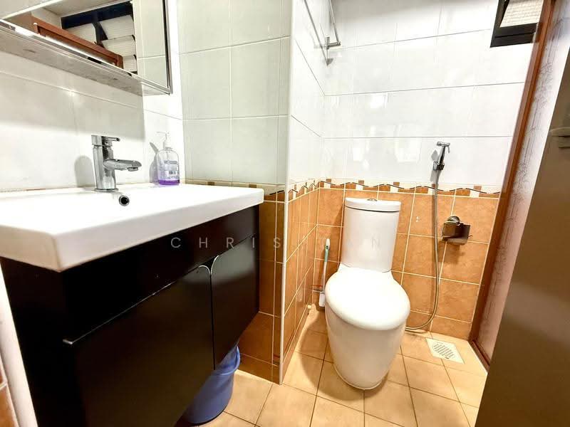436D Fernvale Road, 436D Fernvale Road, Seletar / Yio Chu Kang, 2 Bedrooms, 743 sqft, HDB Flat For Sale, by Chris Tan, 500282199 - Bathroom - PropertyGuru.com.sg
