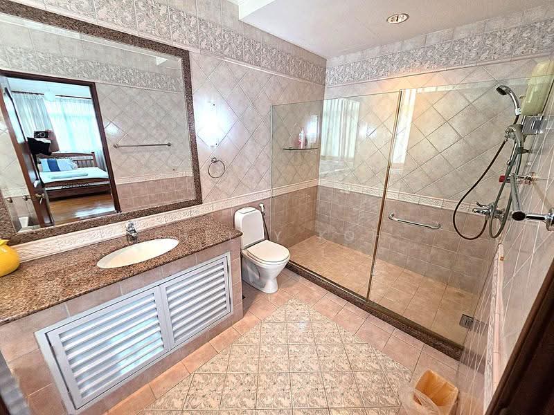 Seletar Hills Estate | Freehold Bungalow | 10,030sqft Land | D28, Seletar Hills Estate, Seletar / Yio Chu Kang, 6 Bedrooms, 6,000 sqft, Bungalow House For Sale, by Shelly Koh, 500282234 - Bathroom - PropertyGuru.com.sg