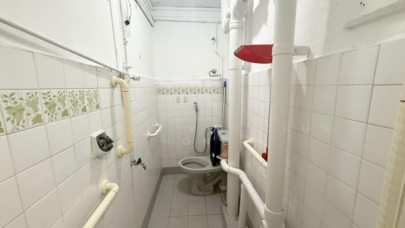 19 Balam Road, 19 Balam Road, Macpherson / Potong Pasir, 2 Bedrooms, 646 sqft, HDB Flat For Sale, by Darren Koh Chun Hong, 500282236 - Bathroom - PropertyGuru.com.sg