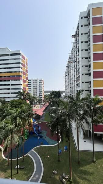 412 Pandan Gardens, 412 Pandan Gardens, Boon Lay / Jurong / Tuas, 2 Bedrooms, 785 sqft, HDB Flat For Sale, by Sheralyn Lim, 500282253 - Exterior - PropertyGuru.com.sg