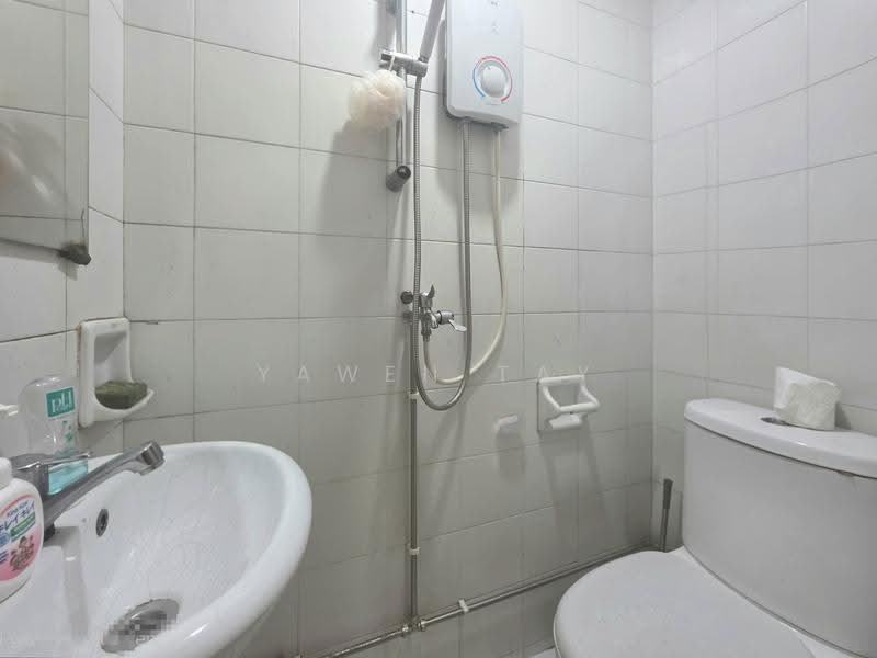 Aston Mansions, 3 Lorong 42 Geylang, Eunos / Geylang / Paya Lebar, Room Rental, 80 sqft, Apartment For Rent, by YAWEN TAY, 500282257 - Bathroom - PropertyGuru.com.sg