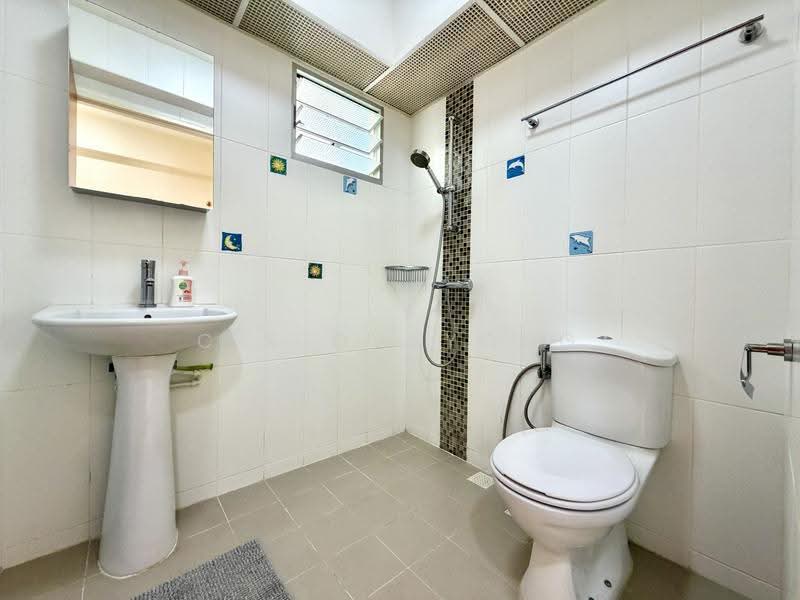 524B Tampines Central 7, 524B Tampines Central 7, Pasir Ris / Tampines, 2 Bedrooms, 721 sqft, HDB Flat For Sale, by C K Ow Yong, 500282267 - Bathroom - PropertyGuru.com.sg