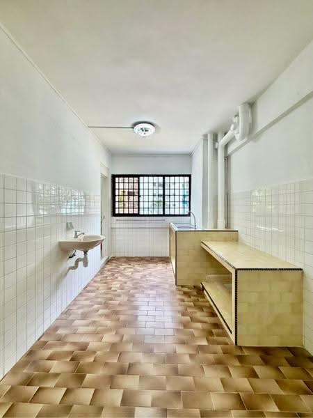 301 Hougang Avenue 5, 301 301, Hougang / Punggol / Sengkang, 2 Bedrooms, 796 sqft, HDB Flat For Sale, by Raymond Lam, 500282294 - PropertyGuru.com.sg