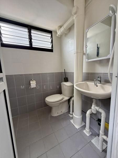 122 Bedok North Street 2, 122 Bedok North Street 2, Bedok / Upper East Coast, Room Rental, 100 sqft, HDB Flat For Rent, by Madelyn Sim, 500282295 - Bathroom - PropertyGuru.com.sg