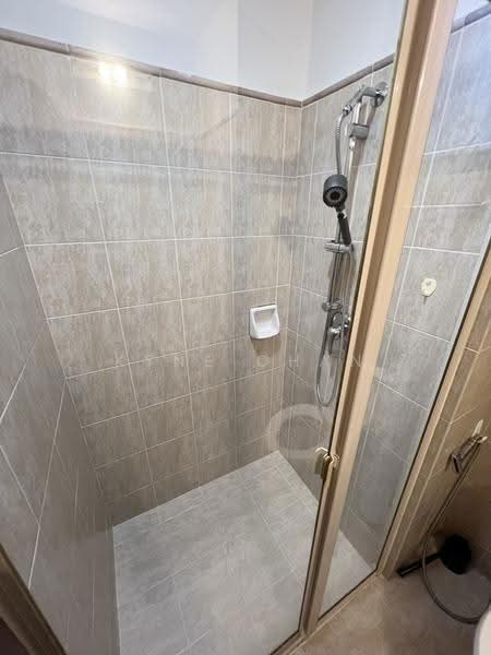 Tanglin View, 150 Prince Charles Crescent, Alexandra / Commonwealth, Room Rental, 140 sqft, Condominium For Rent, by Kyne Chan, 500282306 - Bathroom - PropertyGuru.com.sg