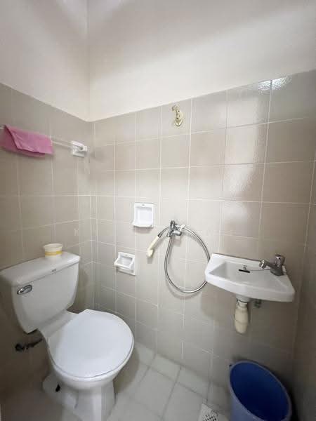 Tanglin View, 150 Prince Charles Crescent, Alexandra / Commonwealth, Room Rental, 160 sqft, Condominium For Rent, by Kyne Chan, 500282311 - Bathroom - PropertyGuru.com.sg