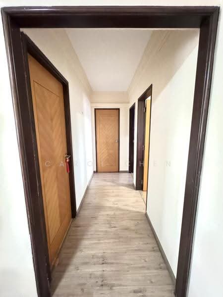 250 Bukit Batok East Avenue 5, 250 Bukit Batok East Avenue 5, Dairy Farm / Bukit Panjang / Choa Chu Kang, 3 Bedrooms, 1,109 sqft, HDB Flat For Sale, by Carol Chen, 500282314 - Corridor - PropertyGuru.com.sg