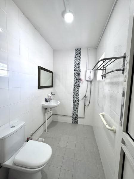 250 Bukit Batok East Avenue 5, 250 Bukit Batok East Avenue 5, Dairy Farm / Bukit Panjang / Choa Chu Kang, 3 Bedrooms, 1,109 sqft, HDB Flat For Sale, by Carol Chen, 500282314 - Bathroom - PropertyGuru.com.sg