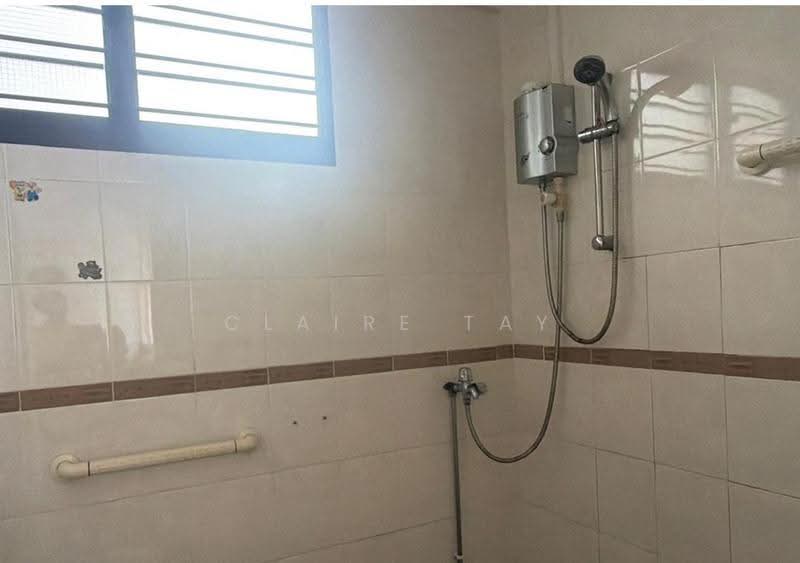 169 Bukit Batok West Avenue 8, 169 Bukit Batok West Avenue 8, Dairy Farm / Bukit Panjang / Choa Chu Kang, 2 Bedrooms, 786 sqft, HDB Flat For Sale, by Claire Tay, 500282321 - Bathroom - PropertyGuru.com.sg
