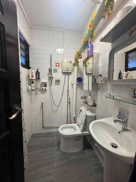 206 Yishun Street 21, 206 Yishun Street 21, Sembawang / Yishun, 3 Bedrooms, 1,001 sqft, HDB Flat For Sale, by Winchester Lin, 500282337 - Bathroom - PropertyGuru.com.sg