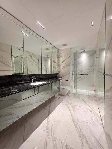Wallich Residence, 3 Wallich Street, Chinatown / Tanjong Pagar, 2 Bedrooms, 1,787 sqft, Condominium For Rent, by Dixon Poon, 500282357 - Master Bathroom - PropertyGuru.com.sg