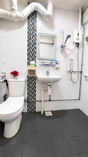 170 Yishun Avenue 7, 170 Yishun Avenue 7, Sembawang / Yishun, 4 Bedrooms, 1,119 sqft, HDB Flat For Sale, by Amir Bahrom, 500282431 - Bathroom - PropertyGuru.com.sg