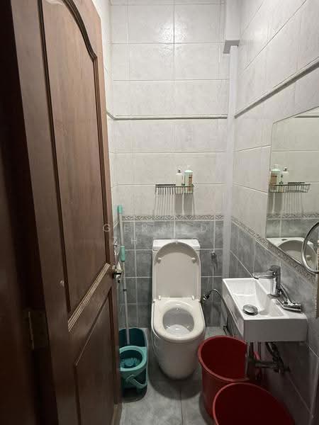 Peppermint Grove, 45 Newton Road, Newton / Novena, 3 Bedrooms, 1,195 sqft, Condominium For Sale, by Gerard Zhang, 500282456 - Bathroom - PropertyGuru.com.sg