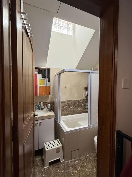 Peppermint Grove, 45 Newton Road, Newton / Novena, 3 Bedrooms, 1,195 sqft, Condominium For Sale, by Gerard Zhang, 500282456 - Bathroom - PropertyGuru.com.sg
