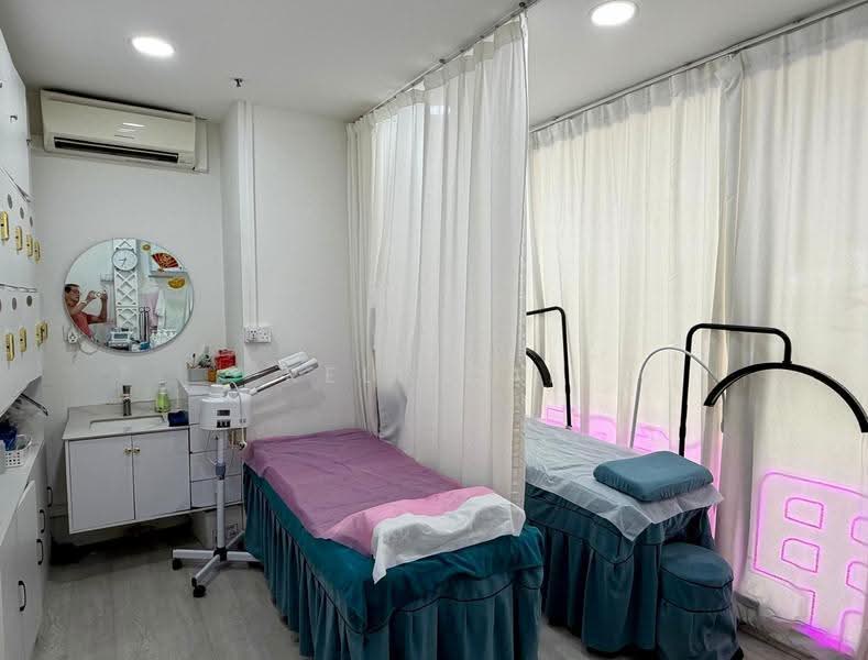 Parklane Shopping Mall, 35 Selegie Road, Beach Road / Bugis / Rochor, 440 sqft, Other Retail For Rent, by Rell Cai, 500282459 - Interior - CommercialGuru.com.sg