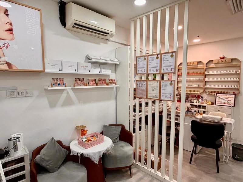 Parklane Shopping Mall, 35 Selegie Road, Beach Road / Bugis / Rochor, 440 sqft, Other Retail For Rent, by Rell Cai, 500282459 - Interior - CommercialGuru.com.sg
