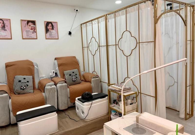 Parklane Shopping Mall, 35 Selegie Road, Beach Road / Bugis / Rochor, 440 sqft, Other Retail For Rent, by Rell Cai, 500282459 - Interior - CommercialGuru.com.sg