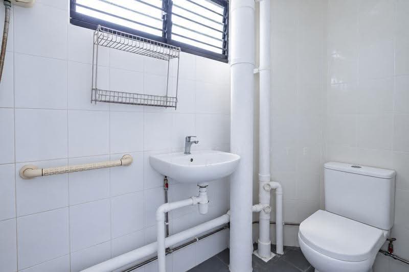 234 Jurong East Street 21, 234 Jurong East Street 21, Boon Lay / Jurong / Tuas, 3 Bedrooms, 1,302 sqft, HDB Flat For Sale, by Wes Teo, 500282530 - Bathroom - PropertyGuru.com.sg