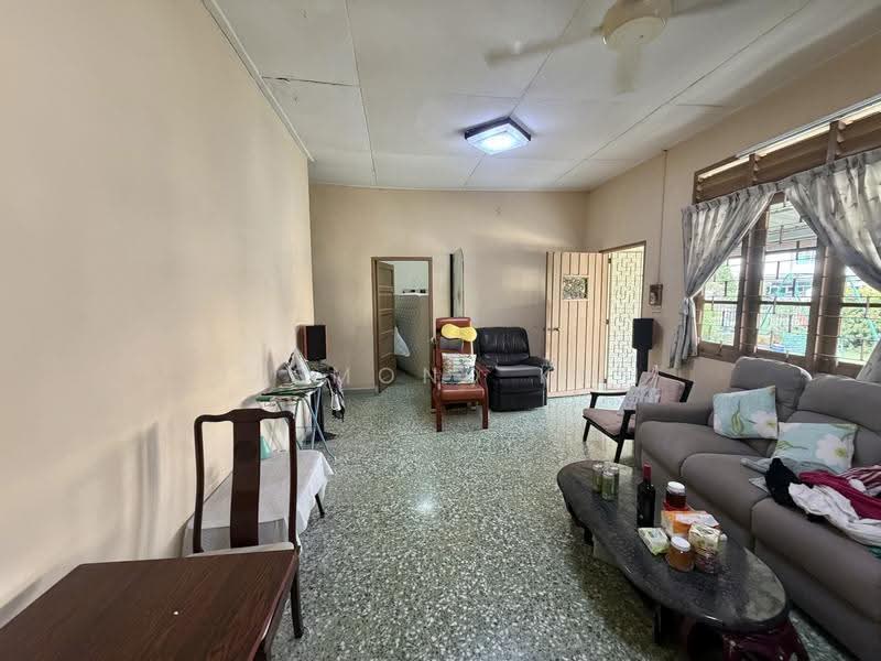 Serangoon Garden Estate, Cooling Close, Hougang / Punggol / Sengkang, 3 Bedrooms, 2,801 sqft, Terraced House For Sale, by Desmond Koh, 500282538 - Living Room - PropertyGuru.com.sg