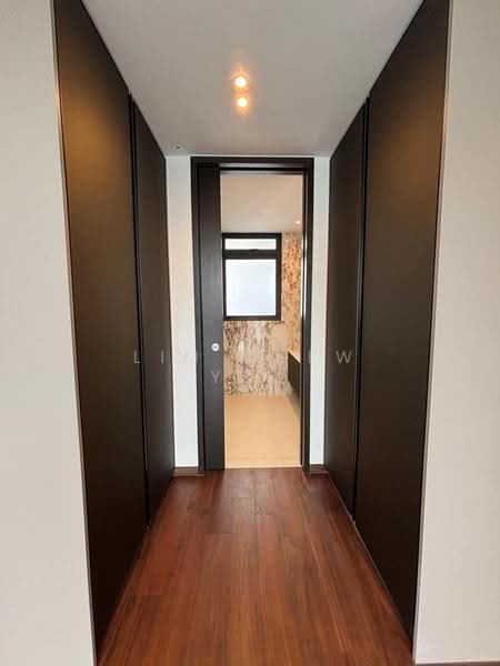 Irwell Hill Residences, 6 Irwell Hill, Orchard / River Valley, 3 Bedrooms, 1,270 sqft, Condominium For Sale, by Lim Chew Yee, 500282569 - Walk in wardrobe - PropertyGuru.com.sg