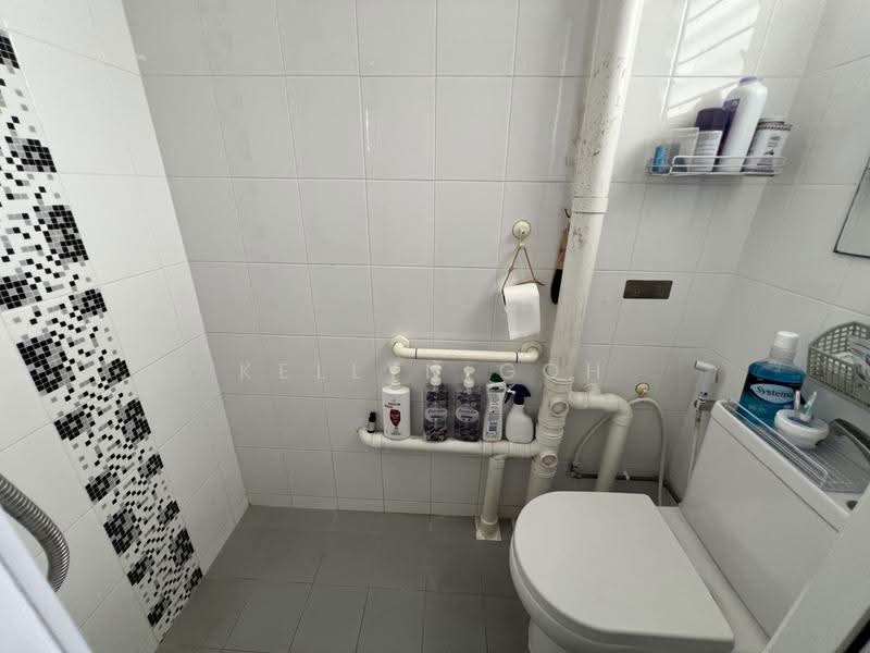 403 Pandan Gardens, 403 Pandan Gardens, Boon Lay / Jurong / Tuas, 3 Bedrooms, 1,119 sqft, HDB Flat For Sale, by Kellyn Goh, 500282609 - Bathroom - PropertyGuru.com.sg