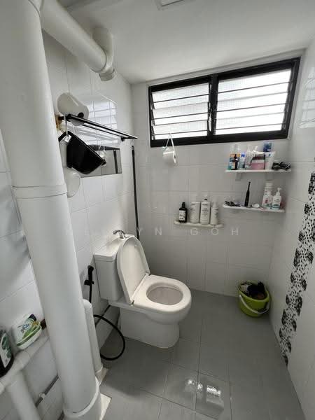 403 Pandan Gardens, 403 Pandan Gardens, Boon Lay / Jurong / Tuas, 3 Bedrooms, 1,119 sqft, HDB Flat For Sale, by Kellyn Goh, 500282609 - Bathroom - PropertyGuru.com.sg
