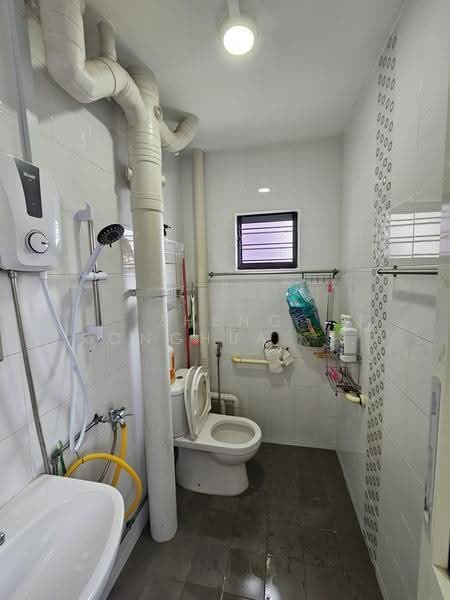 925 Jurong West Street 92, 925 Jurong West Street 92, Boon Lay / Jurong / Tuas, Room Rental, 120 sqft, HDB Flat For Rent, by Zheng Ronghua 郑荣华, 500282625 - Bathroom - PropertyGuru.com.sg