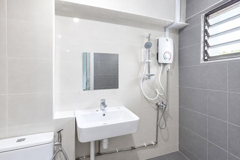 944 Jurong West Street 91, 944 Jurong West Street 91, Boon Lay / Jurong / Tuas, 3 Bedrooms, 1,130 sqft, HDB Flat For Rent, by John Lee, 500282692 - Bathroom - PropertyGuru.com.sg
