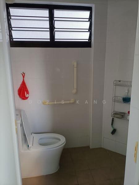 308 Jurong East Street 32, 308 Jurong East Street 32, Boon Lay / Jurong / Tuas, Room Rental, 120 sqft, HDB Flat For Rent, by Doris Kang, 500282710 - Bathroom - PropertyGuru.com.sg