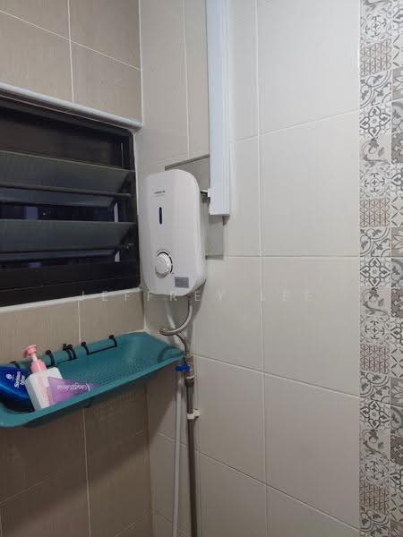 503 Bedok North Street 3, 503 Bedok North Street 3, Bedok / Upper East Coast, 2 Bedrooms, 635 sqft, HDB Flat For Rent, by Jeffrey Lee, 500282741 - Bathroom - PropertyGuru.com.sg