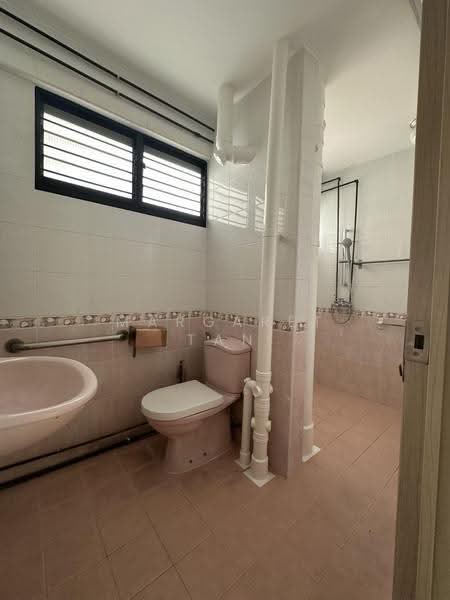 227 Yishun Street 21, 227 Yishun Street 21, Sembawang / Yishun, 3 Bedrooms, 1,442 sqft, HDB Flat For Sale, by Margaret Tan, 500282747 - Bathroom - PropertyGuru.com.sg