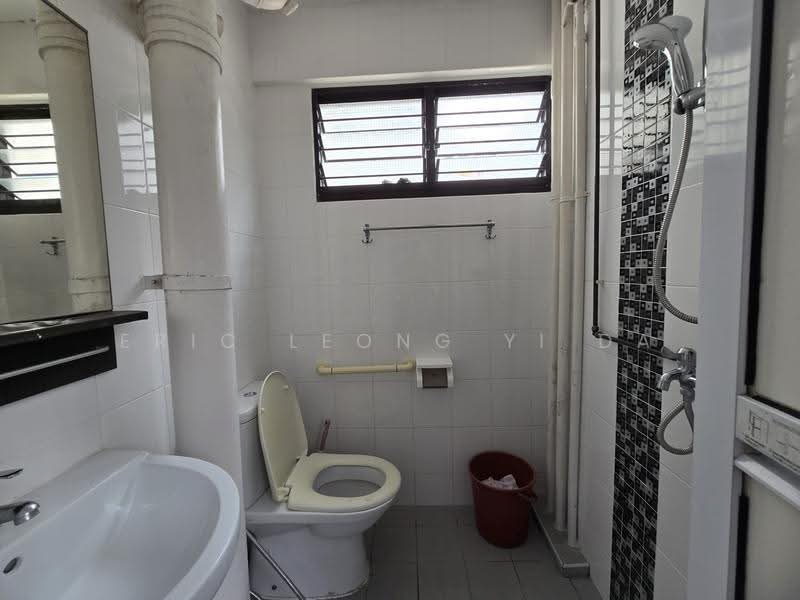 226 Yishun Street 21, 226 Yishun Street 21, Sembawang / Yishun, 2 Bedrooms, 721 sqft, HDB Flat For Sale, by Eric Leong Yi Da, 500282759 - Bathroom - PropertyGuru.com.sg