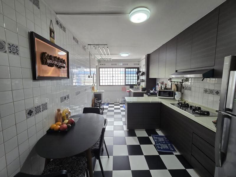 226 Yishun Street 21, 226 Yishun Street 21, Sembawang / Yishun, 2 Bedrooms, 721 sqft, HDB Flat For Sale, by Eric Leong Yi Da, 500282759 - Kitchen - PropertyGuru.com.sg