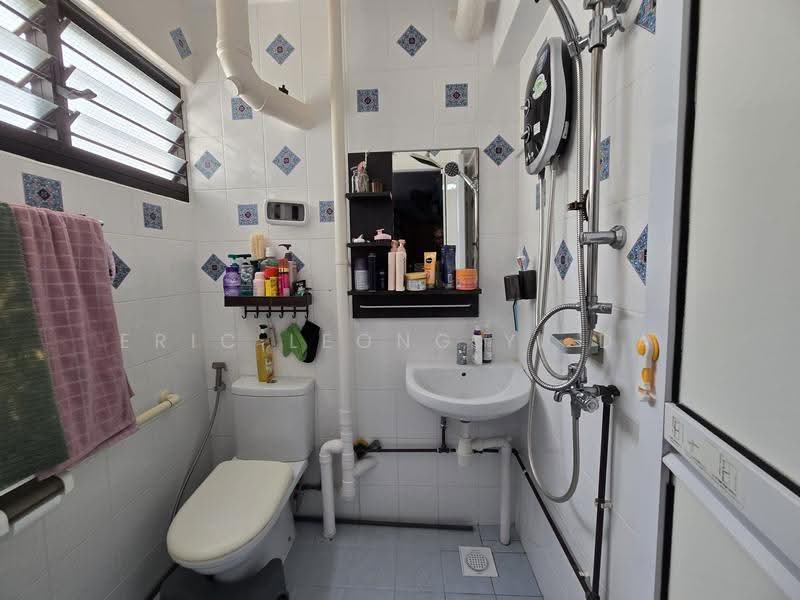 226 Yishun Street 21, 226 Yishun Street 21, Sembawang / Yishun, 2 Bedrooms, 721 sqft, HDB Flat For Sale, by Eric Leong Yi Da, 500282759 - Bathroom - PropertyGuru.com.sg