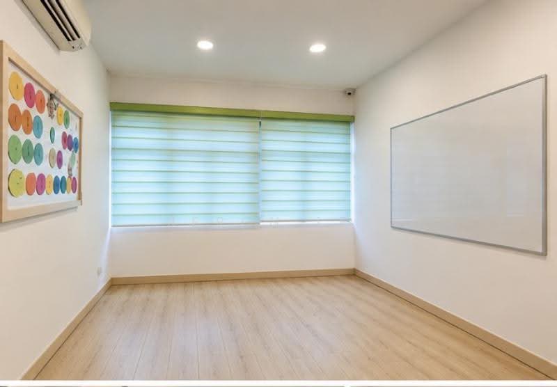 East coast road, East Coast / Marine Parade, 4 Bedrooms, 1,300 sqft, Shophouse For Rent, by Jeron Lee, 500282772 - Study - PropertyGuru.com.sg