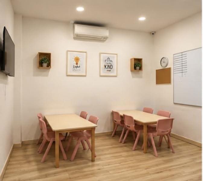 East coast road, East Coast / Marine Parade, 4 Bedrooms, 1,300 sqft, Shophouse For Rent, by Jeron Lee, 500282772 - Study - PropertyGuru.com.sg