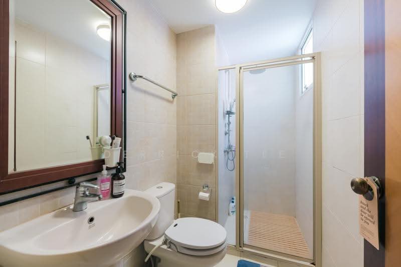 Casablanca, 27 Rosewood Drive, Admiralty / Woodlands, 3 Bedrooms, 1,119 sqft, Condominium For Sale, by Derrick Tee, 500282785 - Bathroom - PropertyGuru.com.sg