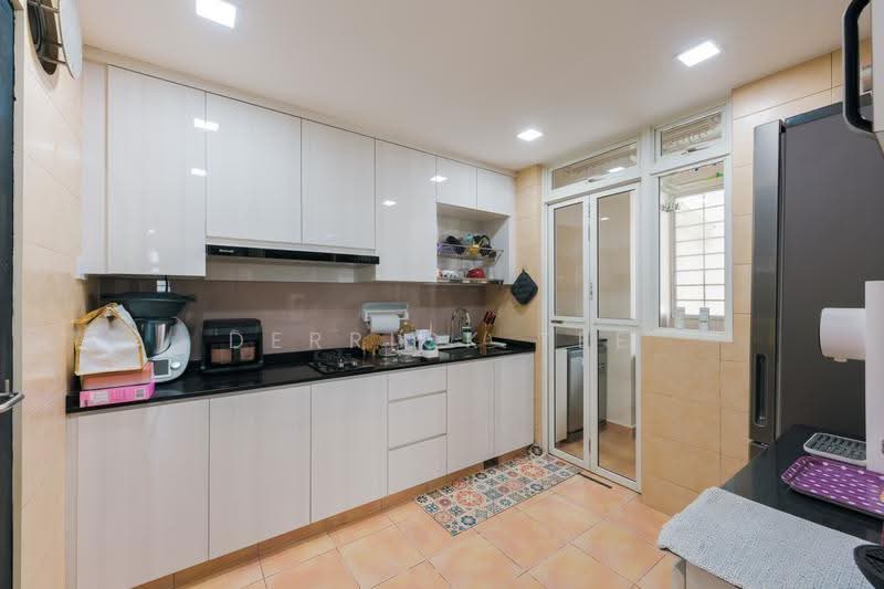 Casablanca, 27 Rosewood Drive, Admiralty / Woodlands, 3 Bedrooms, 1,119 sqft, Condominium For Sale, by Derrick Tee, 500282785 - Kitchen - PropertyGuru.com.sg