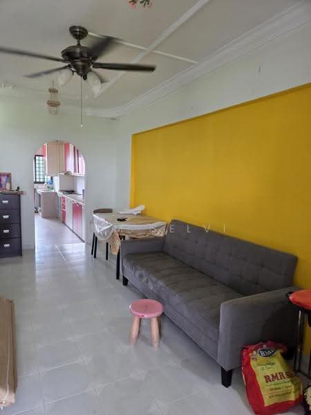 401 Hougang Avenue 10, 401 Hougang Avenue 10, Hougang / Punggol / Sengkang, 2 Bedrooms, 721 sqft, HDB Flat For Rent, by Sam Selvi, 500282838 - Living Room - PropertyGuru.com.sg
