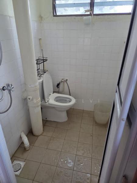 401 Hougang Avenue 10, 401 Hougang Avenue 10, Hougang / Punggol / Sengkang, 2 Bedrooms, 721 sqft, HDB Flat For Rent, by Sam Selvi, 500282838 - Bathroom - PropertyGuru.com.sg